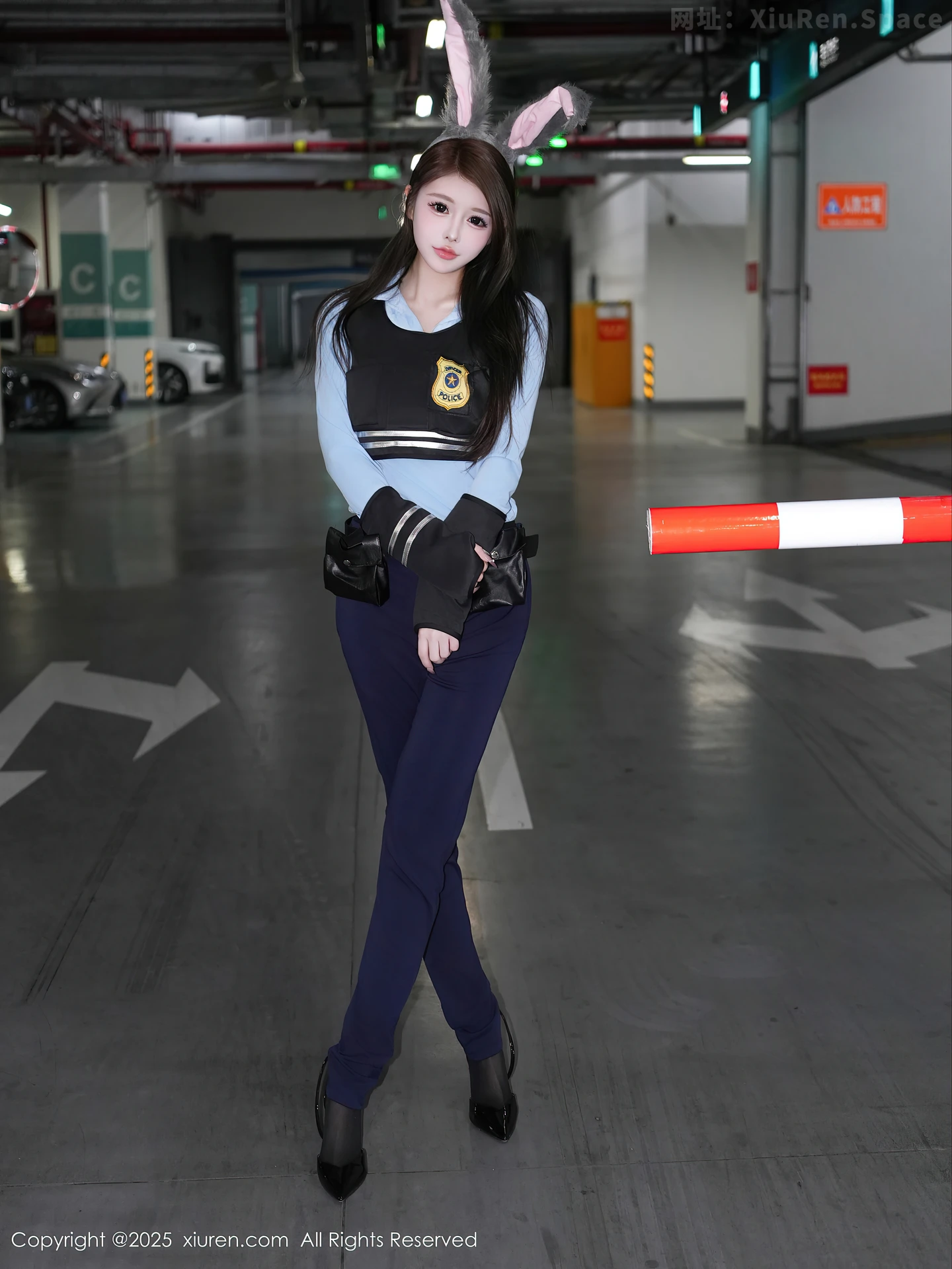 图片[5]-[XiuRen秀人网] VOL.10158 模特甜妮性感黑色制服露半截上衣配超薄黑丝秀丰腴身姿诱惑写真69P-秀人网官方网站